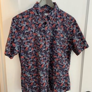 Men’s Short Sleeve Button Up (medium)